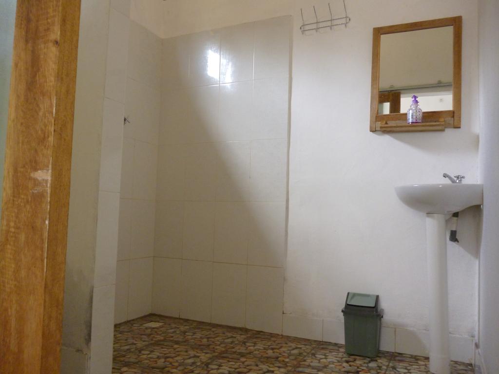 Dewi Garden Guesthouse Kuta  Kültér fotó